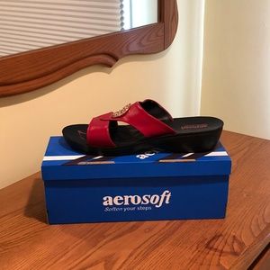 Women's aerosoft slip-on sandals, size 10